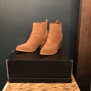 Forever21 Camel Brown Boots w/ Heel, Sz 8 - Perfect for Fall! 🍁